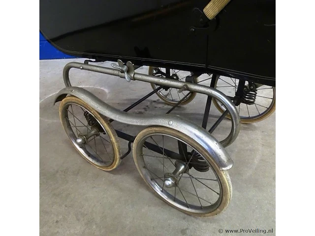 Vintage pedigree kinderwagen - afbeelding 5 van  5