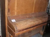 Vintage piano. let op! van enkele toetsen ontbreekt het ivoor en de restauratiemogelijkheden op het speelwe... - afbeelding 2 van  5