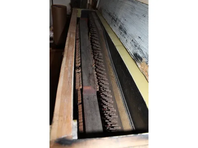 Vintage piano. let op! van enkele toetsen ontbreekt het ivoor en de restauratiemogelijkheden op het speelwe... - afbeelding 3 van  5