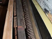 Vintage piano. let op! van enkele toetsen ontbreekt het ivoor en de restauratiemogelijkheden op het speelwe... - afbeelding 3 van  5