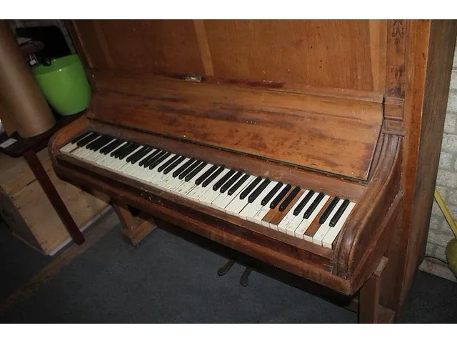 Vintage piano. let op! van enkele toetsen ontbreekt het ivoor en de restauratiemogelijkheden op het speelwe... - afbeelding 4 van  5