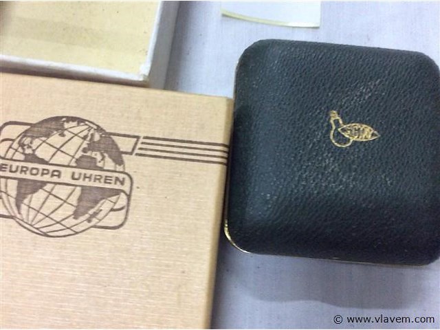 Vintage reiswekkers 2stuks - afbeelding 2 van  2