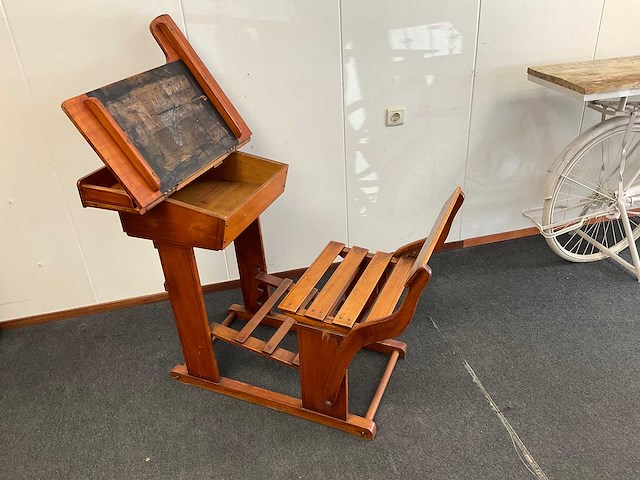 Vintage schoolbank voetenplank verstelbaar - afbeelding 3 van  5