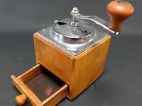 Vintage schootkoffiemolen - afbeelding 2 van  5