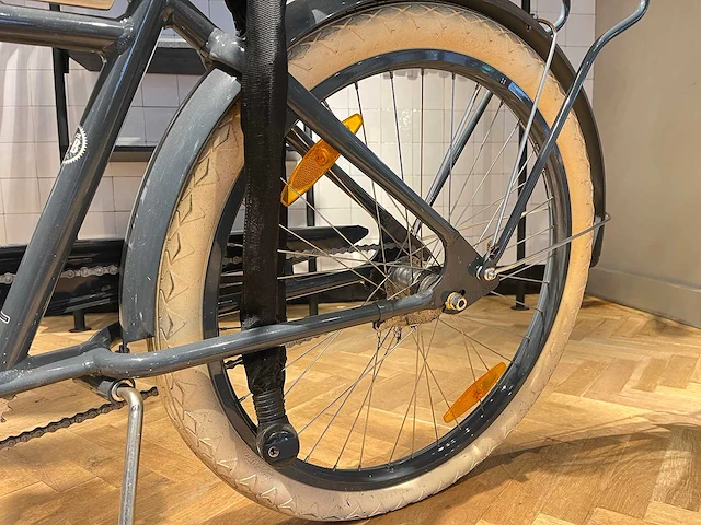 Vintage stadsfiets - afbeelding 6 van  10