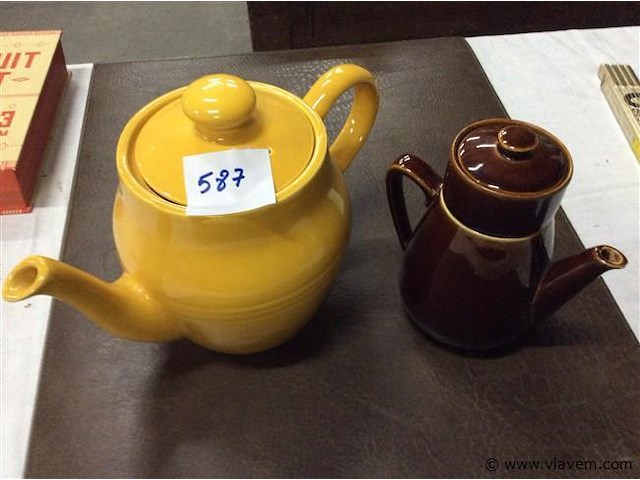 Vintage theepotten 2stuks - afbeelding 1 van  3