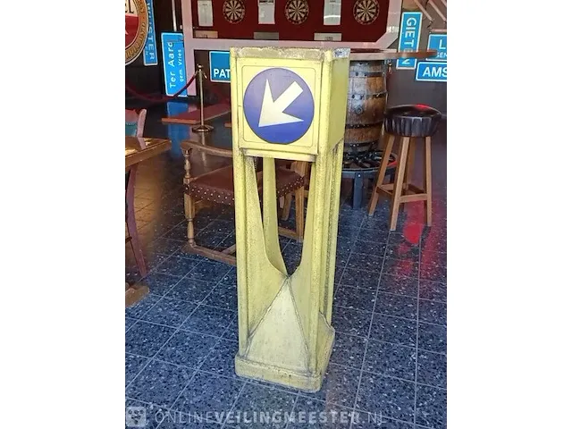 Vintage verkeerszuil geel - afbeelding 2 van  5