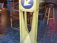 Vintage verkeerszuil geel - afbeelding 2 van  5