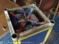 Vintage verkeerszuil geel - afbeelding 4 van  5
