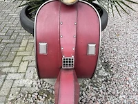 Vintage wandscooter rood model vespa, rood