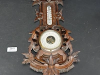 Vintage weerstation in gesneden houten lijst - afbeelding 2 van  5
