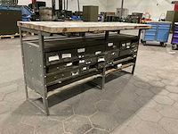 Vintage werkbank met houten werkblad - afbeelding 3 van  8