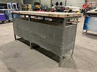 Vintage werkbank met houten werkblad - afbeelding 4 van  8