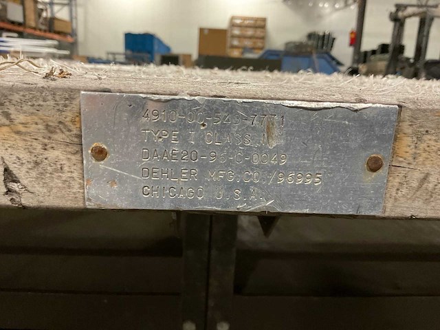 Vintage werkbank met houten werkblad - afbeelding 8 van  8