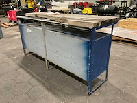 Vintage werkbank met houten werkblad - afbeelding 4 van  9