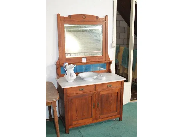 Vintage/antieke wastafel met spiegel en lampetset 110 x 55 cm, hoogte ca. 190 cm. - afbeelding 2 van  4