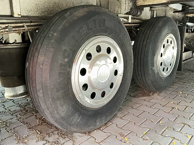 Vip-trailer compleet met inboedel - afbeelding 21 van  33
