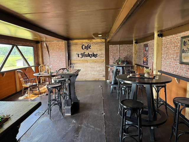 Vip-trailer compleet met inboedel - afbeelding 28 van  33