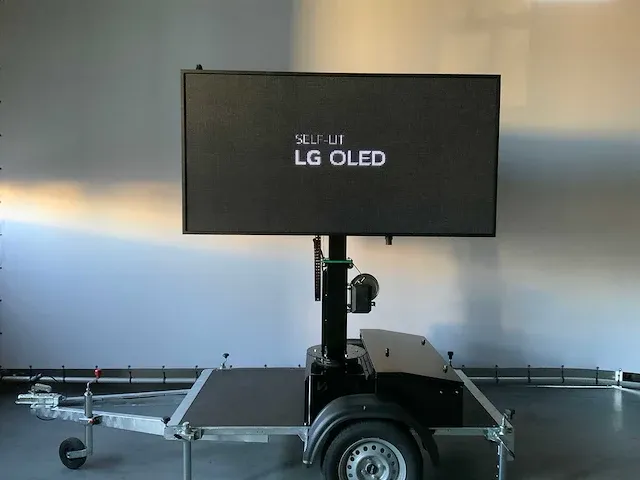 Viplex p8 tekstkar led scherm op aanhangwagen op accu,s en 220volt - afbeelding 34 van  49