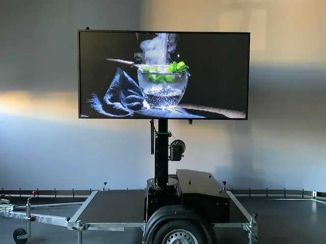 Viplex p8 tekstkar led scherm op aanhangwagen op accu,s en 220volt - afbeelding 37 van  49