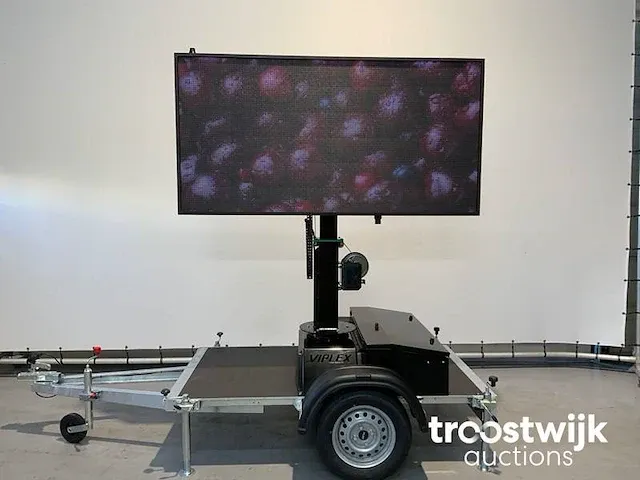 Viplex p8 tekstkar led scherm op aanhangwagen op accu,s en 220volt - afbeelding 9 van  49