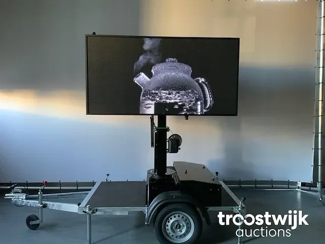 Viplex p8 tekstkar led scherm op aanhangwagen op accu,s en 220volt - afbeelding 19 van  49