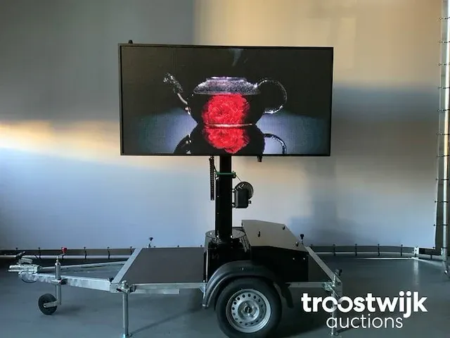 Viplex p8 tekstkar led scherm op aanhangwagen op accu,s en 220volt - afbeelding 20 van  49