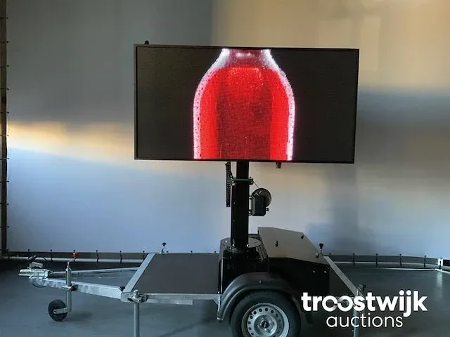 Viplex p8 tekstkar led scherm op aanhangwagen op accu,s en 220volt - afbeelding 27 van  49