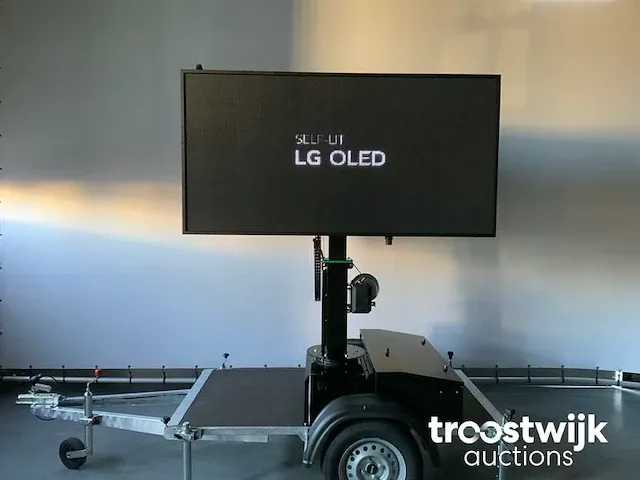 Viplex p8 tekstkar led scherm op aanhangwagen op accu,s en 220volt - afbeelding 28 van  49