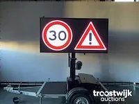 Viplex p8 tekstkar led scherm op aanhangwagen op accu,s en 220volt - afbeelding 29 van  49