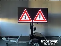 Viplex p8 tekstkar led scherm op aanhangwagen op accu,s en 220volt - afbeelding 30 van  49