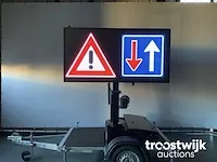 Viplex p8 tekstkar led scherm op aanhangwagen op accu,s en 220volt - afbeelding 33 van  49
