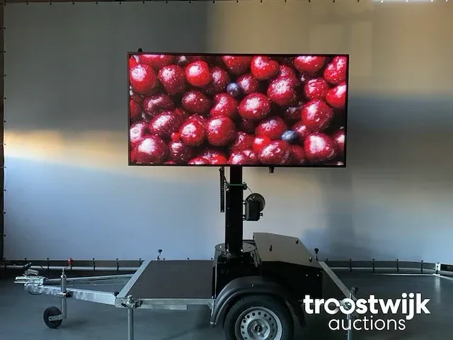 Viplex p8 tekstkar led scherm op aanhangwagen op accu,s en 220volt - afbeelding 36 van  49
