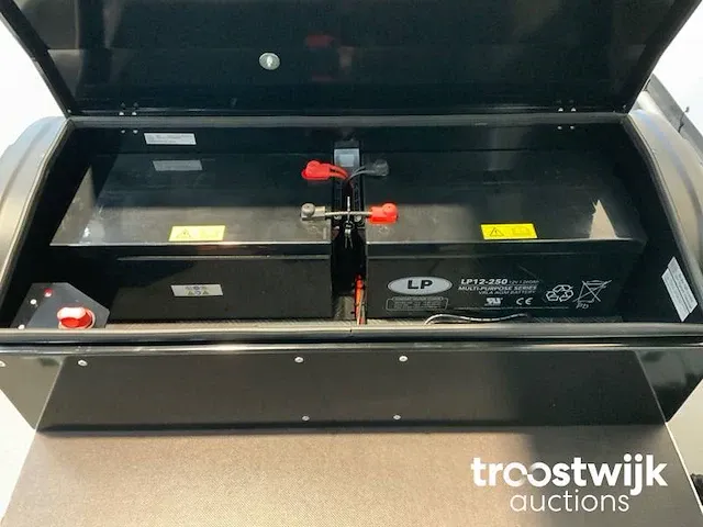 Viplex p8 tekstkar led scherm op aanhangwagen op accu,s en 220volt - afbeelding 49 van  49