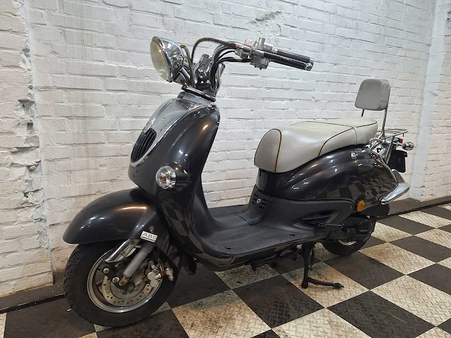 Viraggio grande retro 25 km snorscooter 4takt - afbeelding 2 van  7