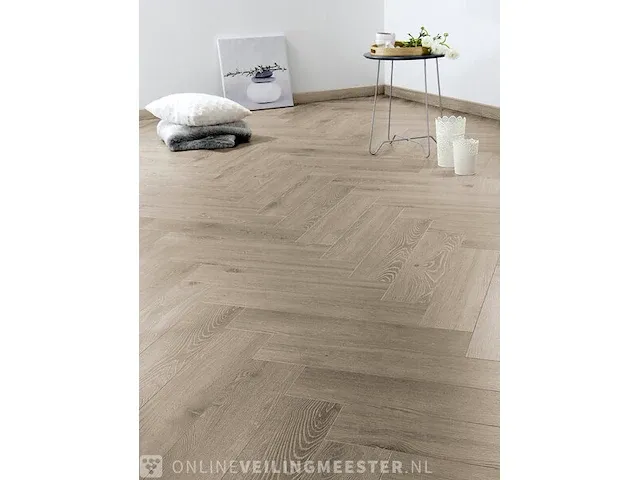 Visgraat laminaat vloer - 61,88m2 floer, vergrijsd eiken - afbeelding 1 van  7