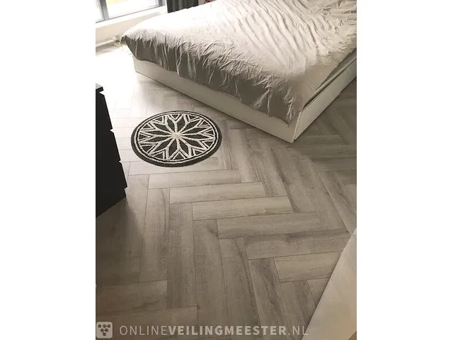 Visgraat laminaat vloer - 61,88m2 floer, vergrijsd eiken - afbeelding 2 van  7