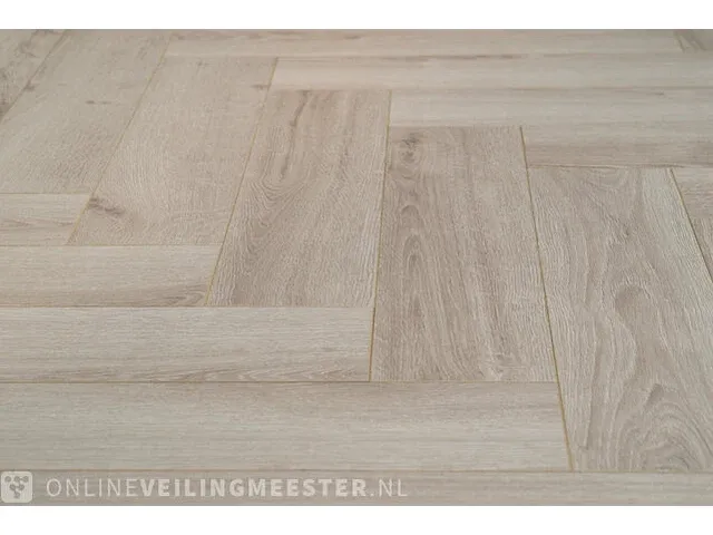 Visgraat laminaat vloer - 61,88m2 floer, vergrijsd eiken - afbeelding 4 van  7