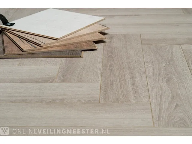 Visgraat laminaat vloer - 61,88m2 floer, vergrijsd eiken - afbeelding 5 van  7