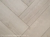 Visgraat laminaat vloer - 61,88m2 floer, vergrijsd eiken - afbeelding 6 van  7