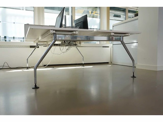 Vitra - dubbelzijdig bureau - afbeelding 6 van  7