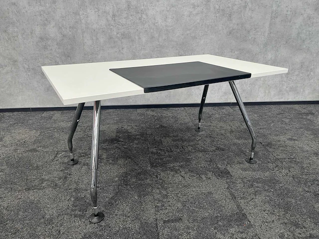 Vitra ad hoc - instelbaar bureau 140x80 met vitra bureaulegger - afbeelding 9 van  9