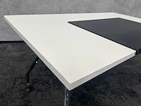 Vitra ad hoc - instelbaar bureau 140x80 met vitra bureaulegger - afbeelding 3 van  9