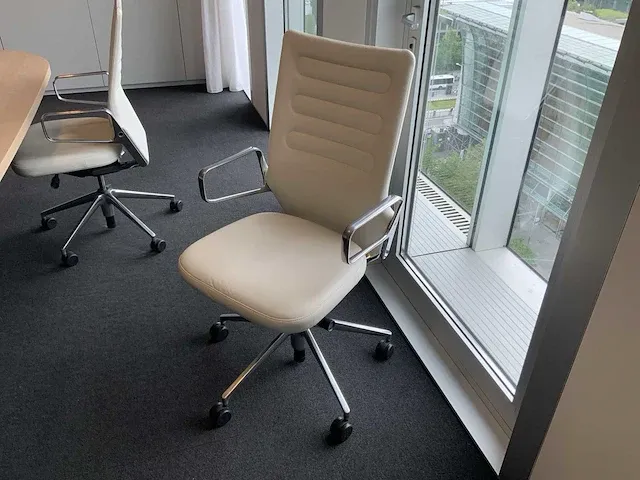Vitra antonio citerio ac4 vergaderstoel - afbeelding 1 van  5