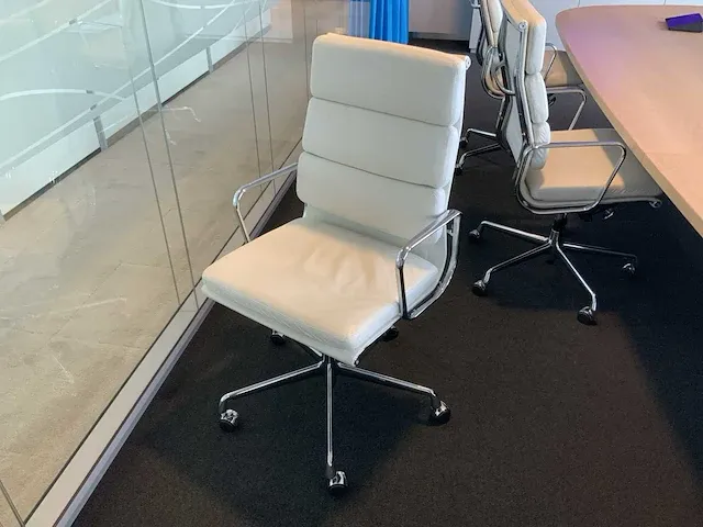 Vitra ea219 soft pad bureaustoel - afbeelding 1 van  5