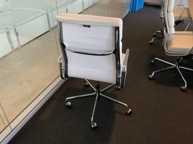 Vitra ea219 soft pad bureaustoel - afbeelding 3 van  5