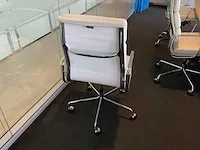 Vitra ea219 soft pad bureaustoel - afbeelding 3 van  5