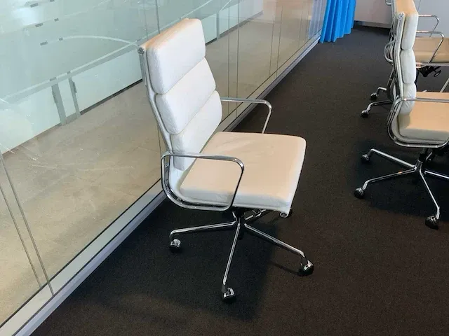 Vitra ea219 soft pad bureaustoel - afbeelding 4 van  5