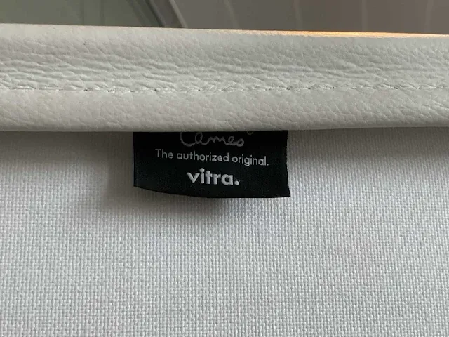 Vitra ea219 soft pad bureaustoel - afbeelding 5 van  5