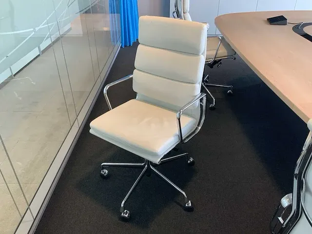 Vitra ea219 soft pad bureaustoel - afbeelding 1 van  5